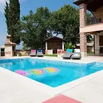 Luna With Pool * פורץ