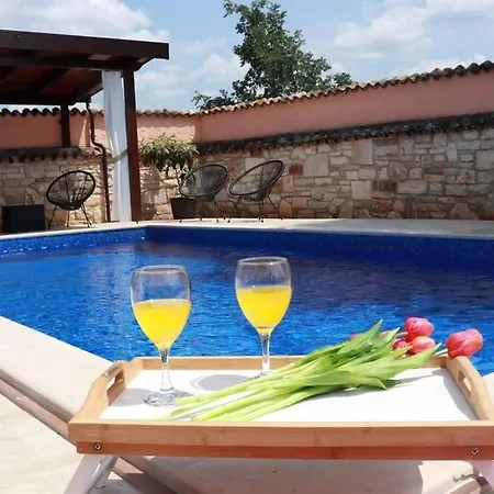 Luna With Pool