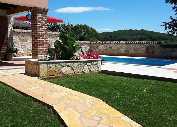 Luna With Pool 度假居