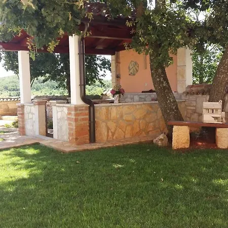 Luna With Pool Poreč