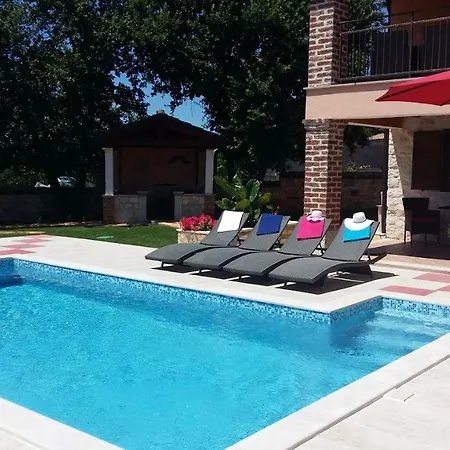 Luna With Pool Poreč