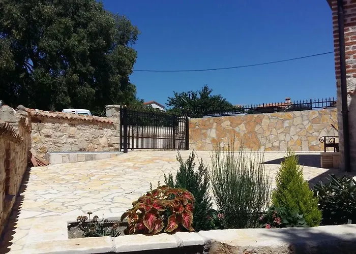 펜션 Luna With Pool