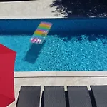 Vakantiehuis Luna With Pool